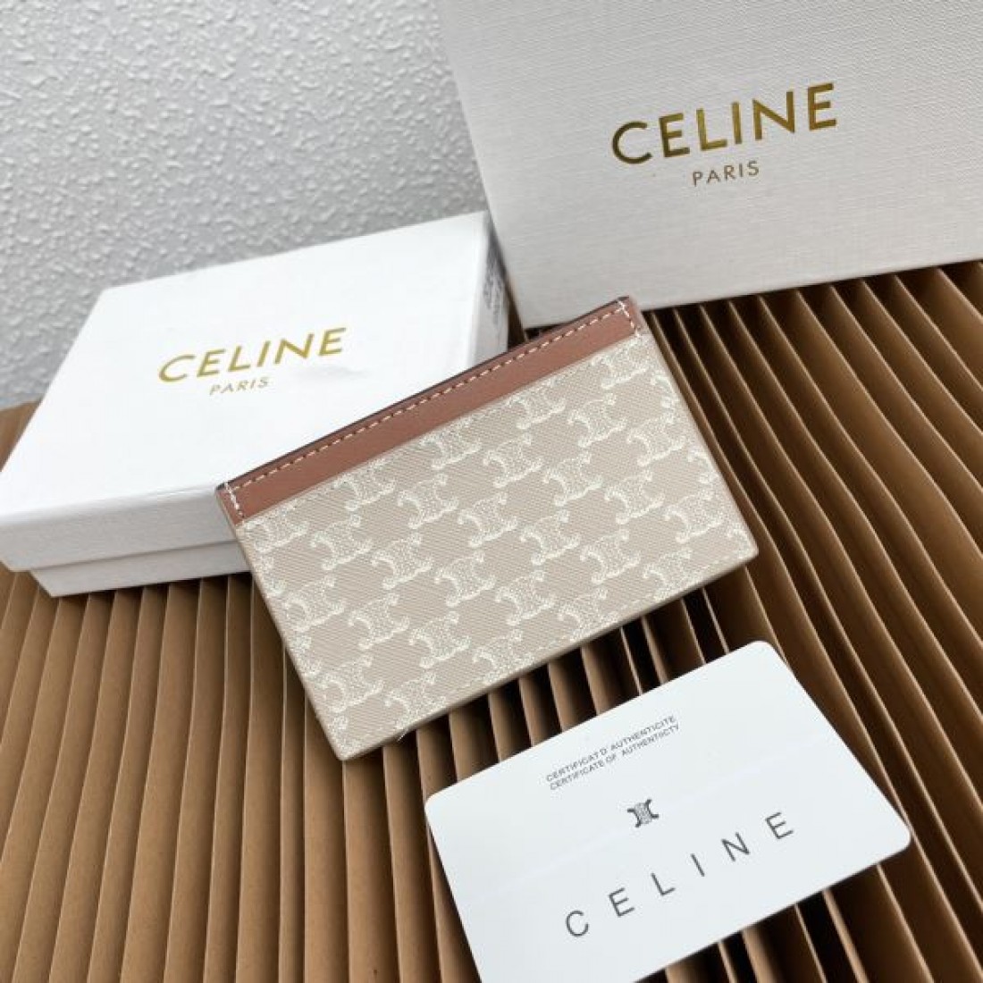 スタイリッシュ 上質感 CELINE セリーヌ コピー カードケース シンプル 上品