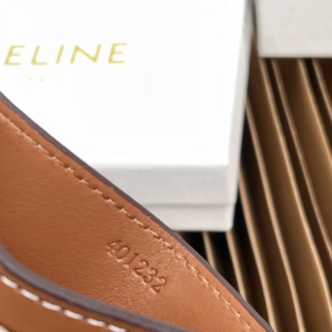 スタイリッシュ 上質感 CELINE セリーヌ コピー カードケース シンプル 上品