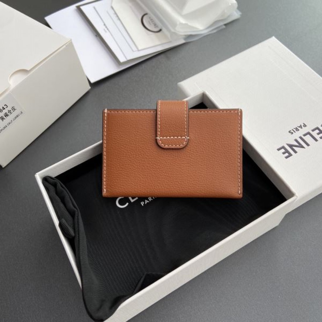 ラグジュアリー 上質 CELINE セリーヌ コピー カードケース モダン 端正