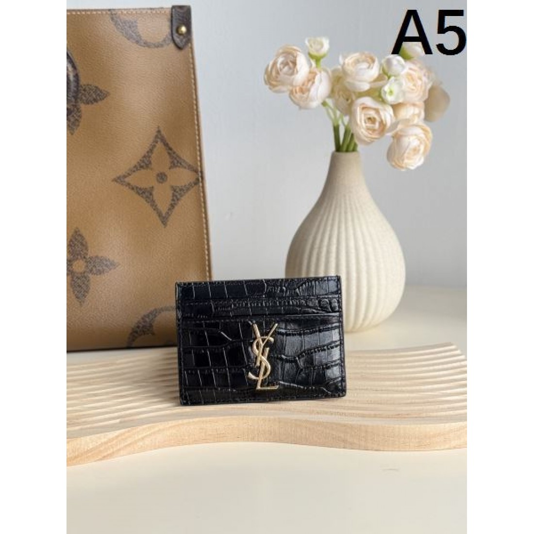 上品 エレガント YSL イヴ サンローラン コピー カードケース 高級感 洗練