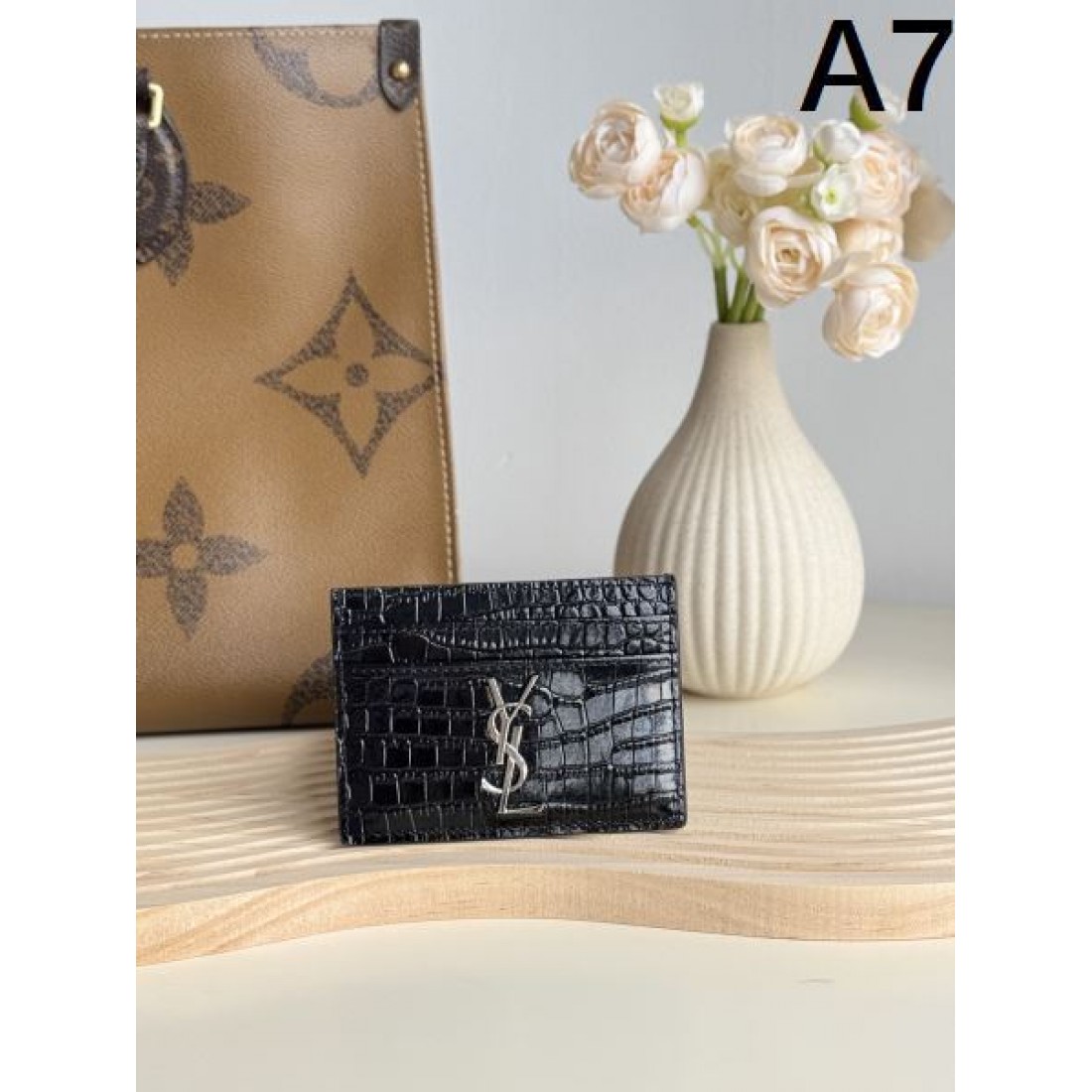 上品 エレガント YSL イヴ サンローラン コピー カードケース 高級感 洗練