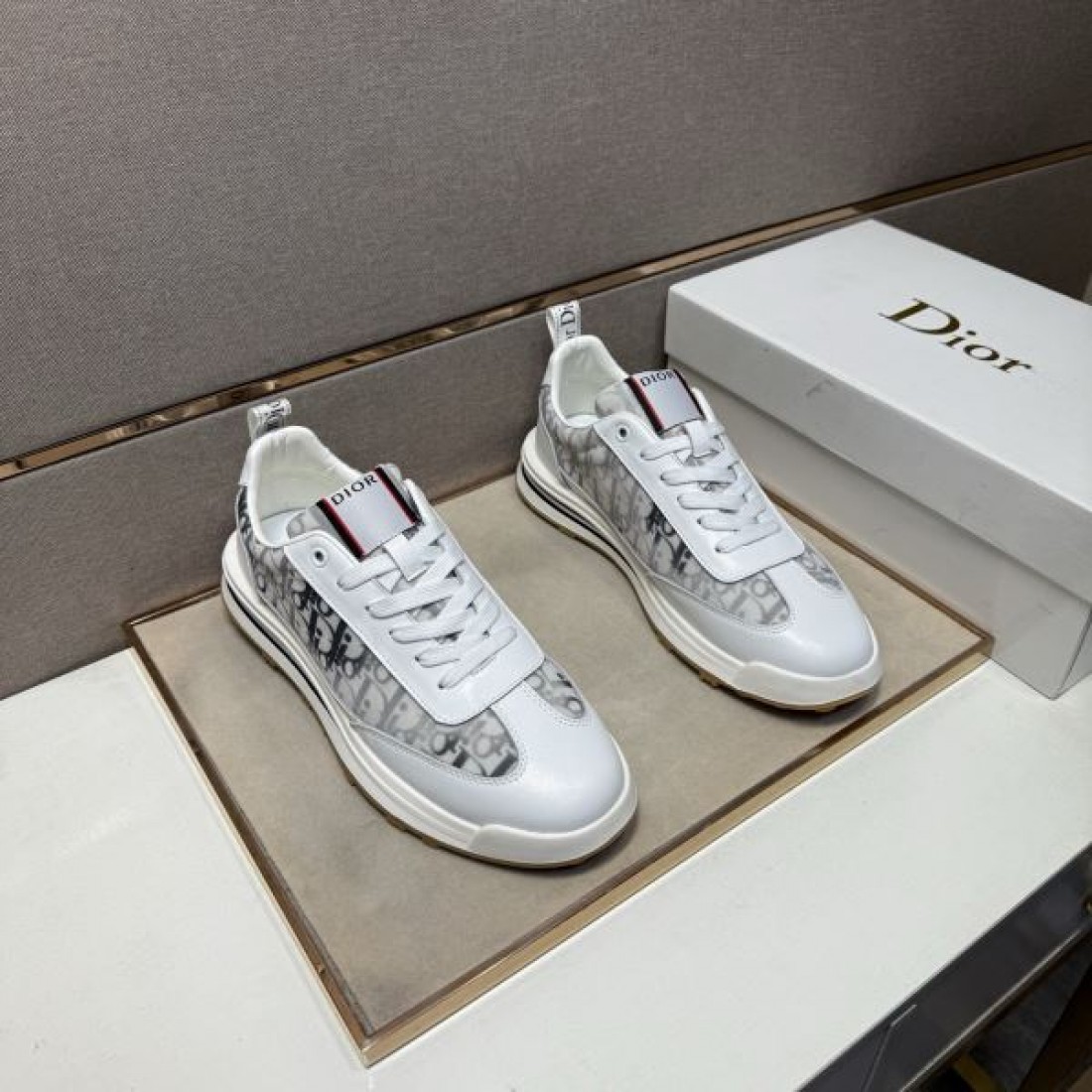 端正 エレガンス 格調 DIOR ディオール コピー カジュアルシューズ 品格