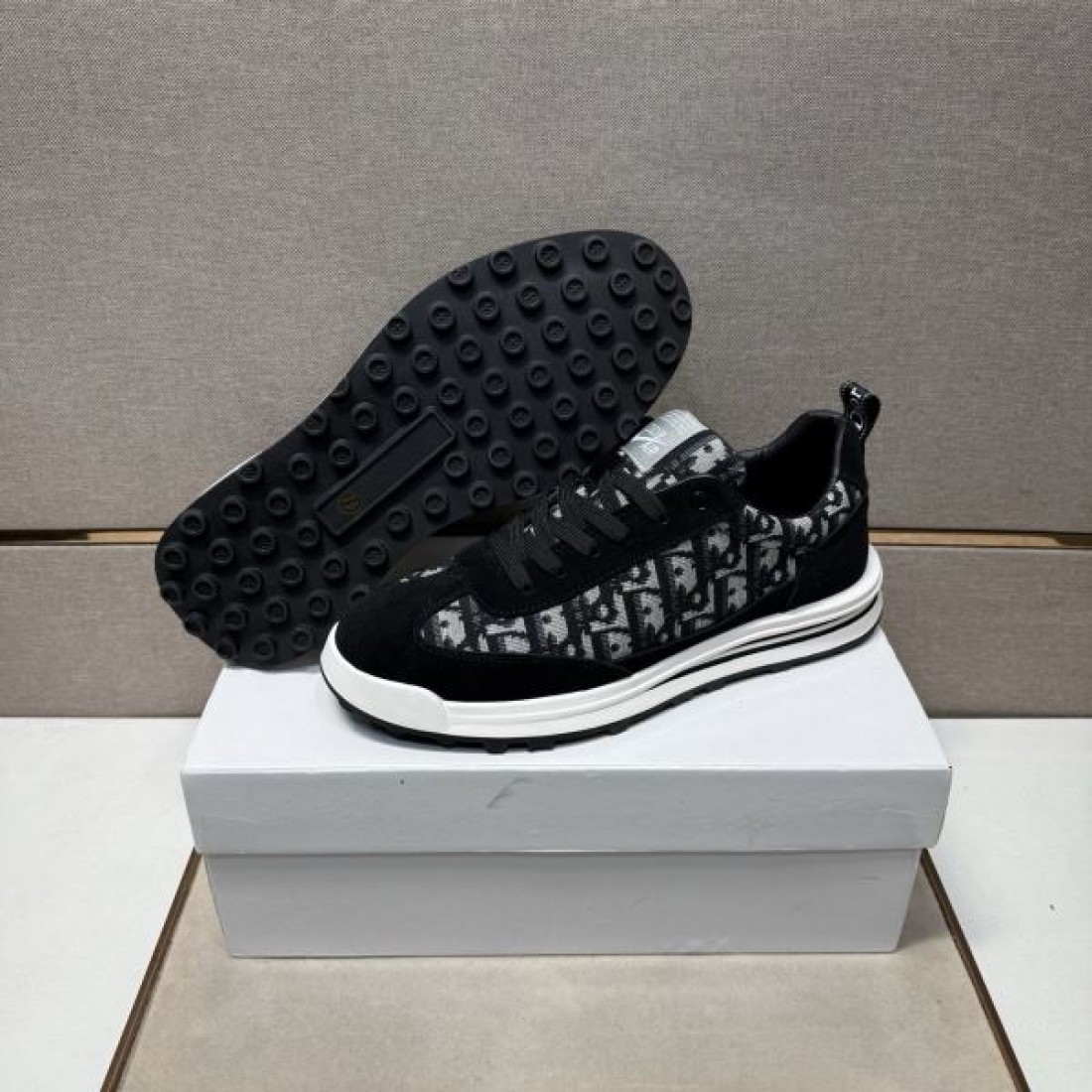 上品 シンプル 高級 DIOR ディオール コピー カジュアルシューズ 落ち着き