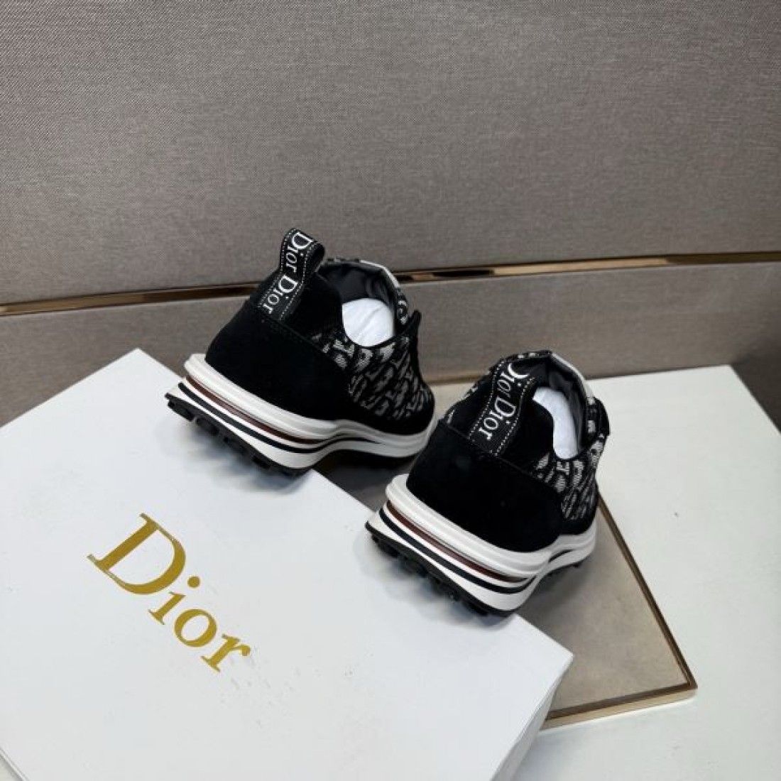 上品 シンプル 高級 DIOR ディオール コピー カジュアルシューズ 落ち着き