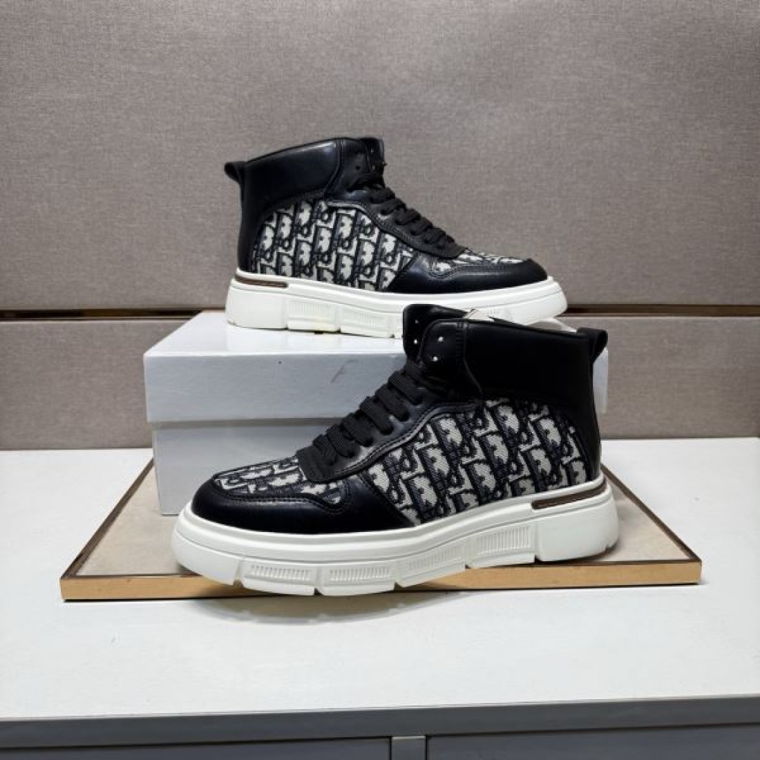 優雅 クラシカル 気品 DIOR ディオール コピー カジュアルシューズ 高級感