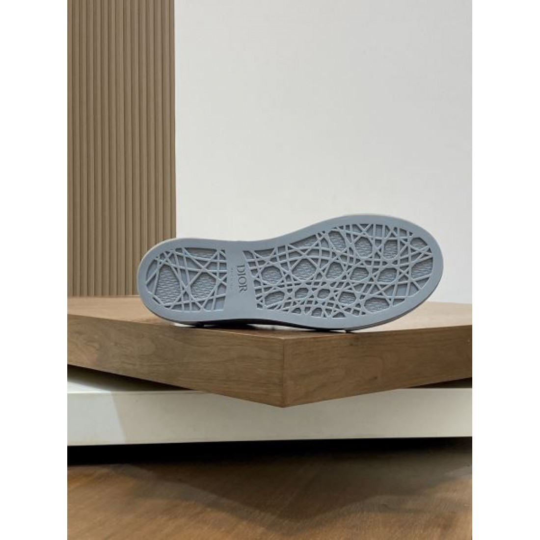 繊細 デザイン性 高級 DIOR ディオール コピー カジュアルシューズ 完成度 上質 