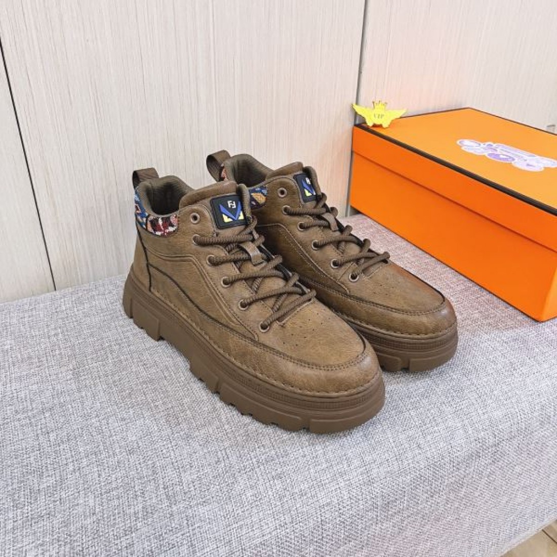 ラグジュアリー クール 格調 FENDI フェンディ コピー カジュアルシューズ 