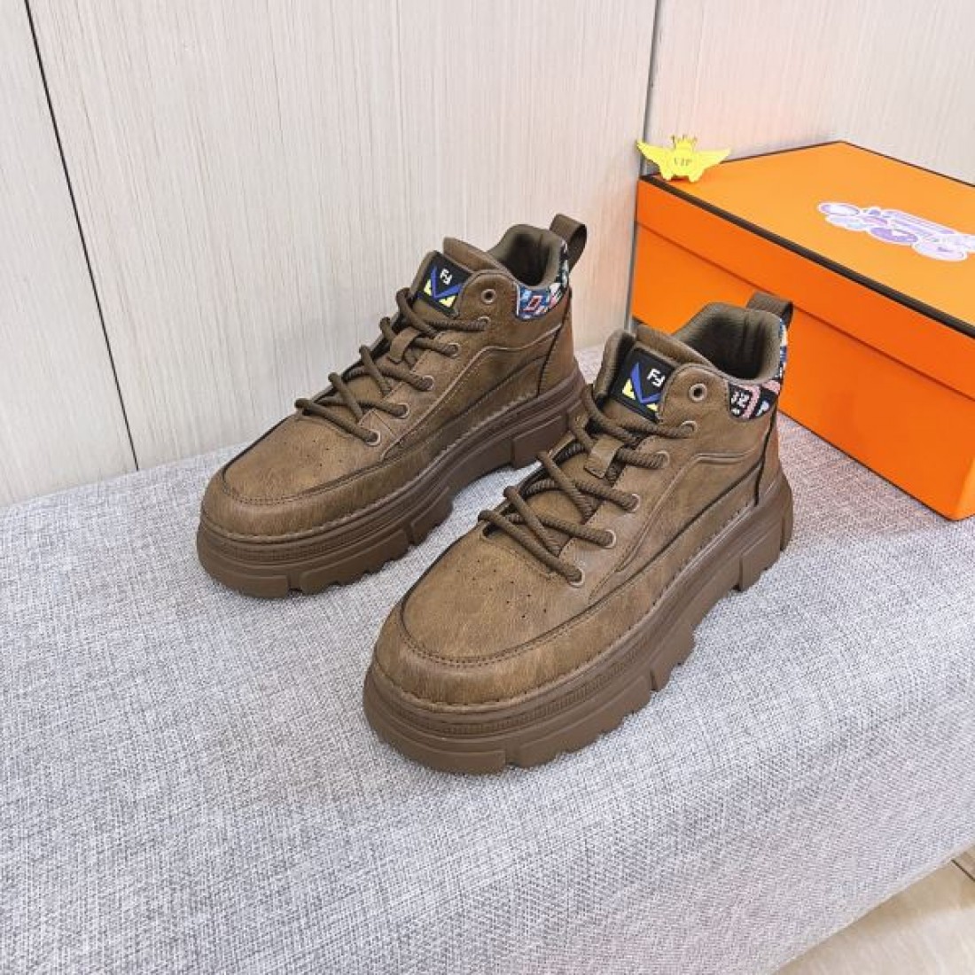 ラグジュアリー クール 格調 FENDI フェンディ コピー カジュアルシューズ 