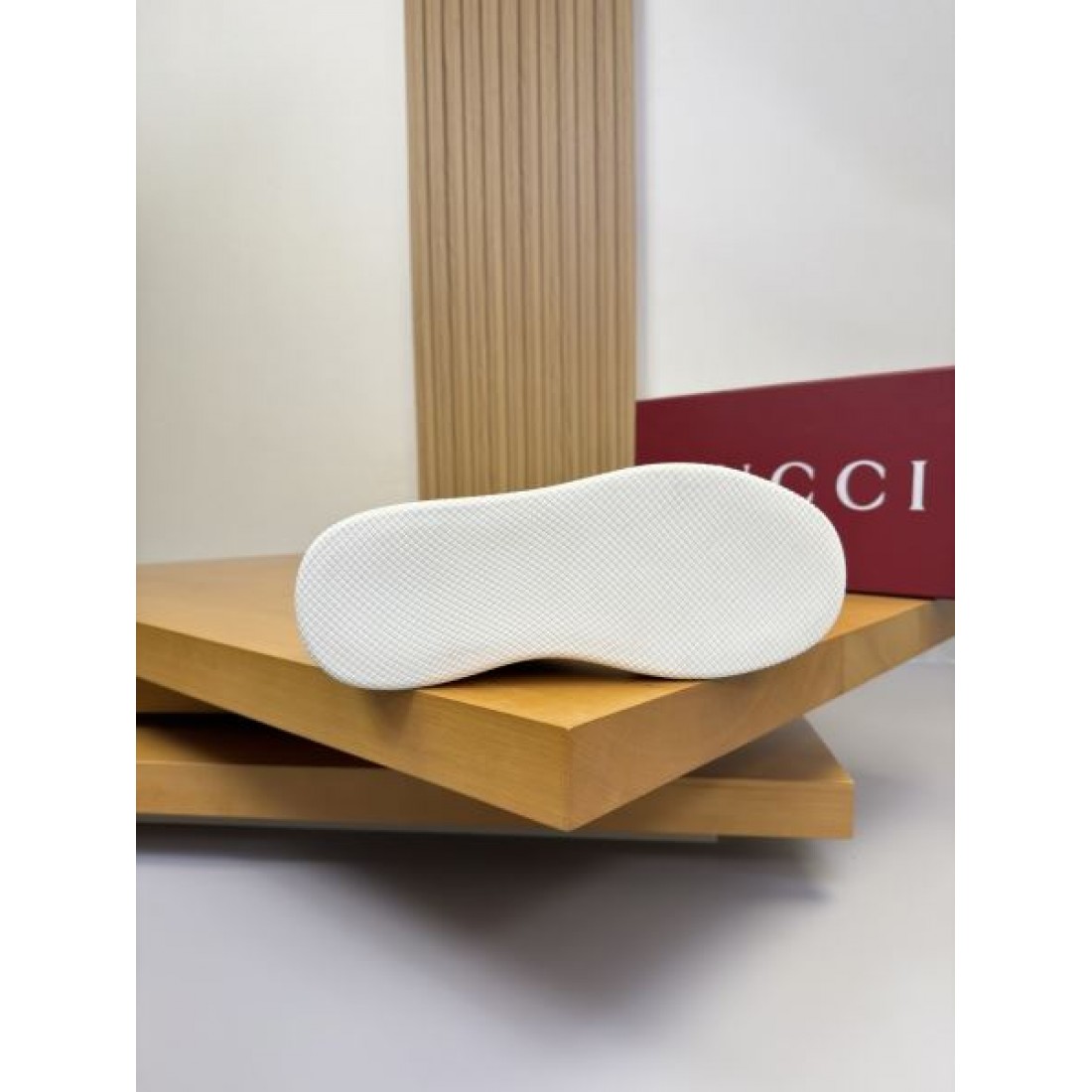 モダン 上質 GUCCI グッチ スーパーコピー カジュアルシューズ 洗練 都会的