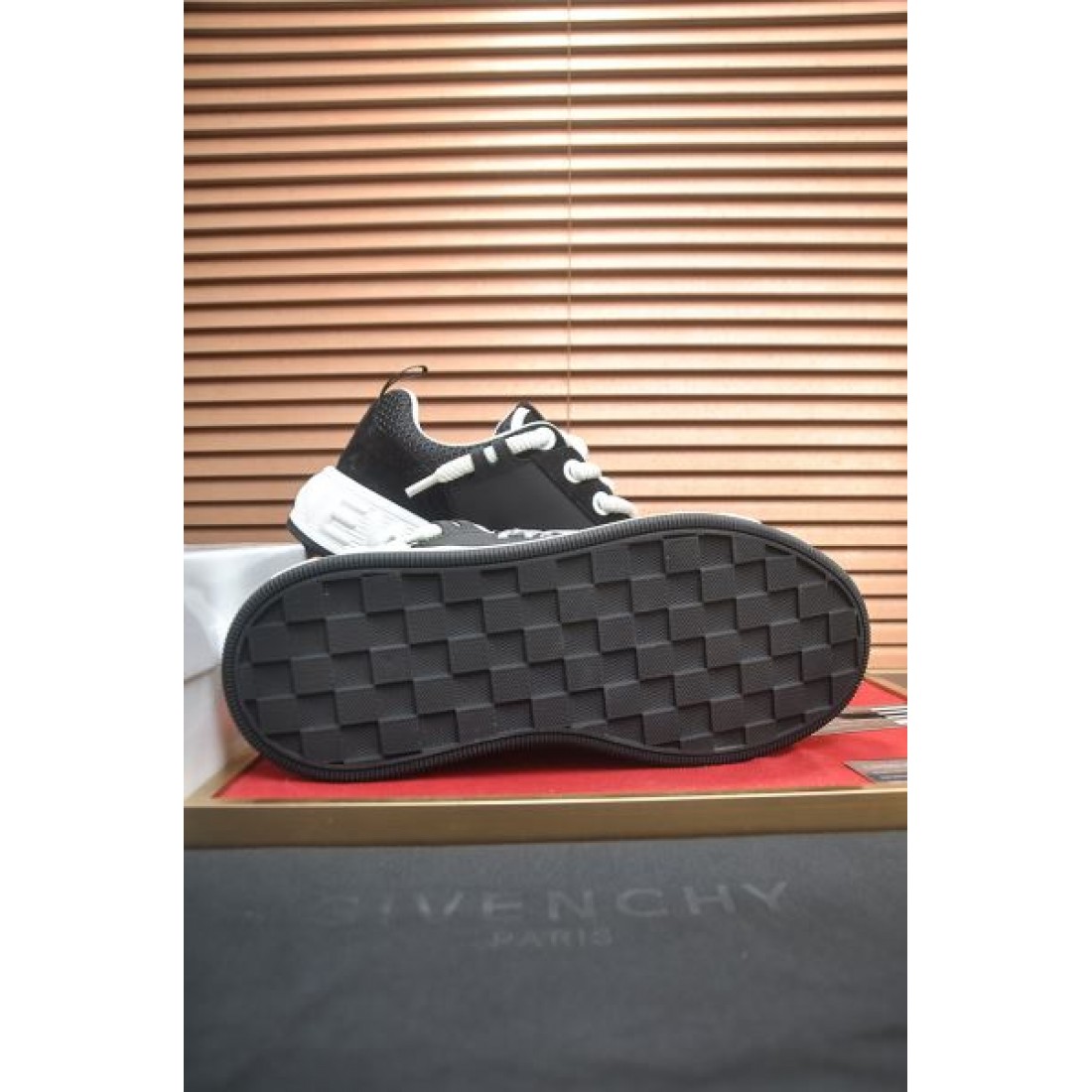  個性的 モダン GIVENCHY ジバンシィ コピー カジュアルシューズ 存在感 クール