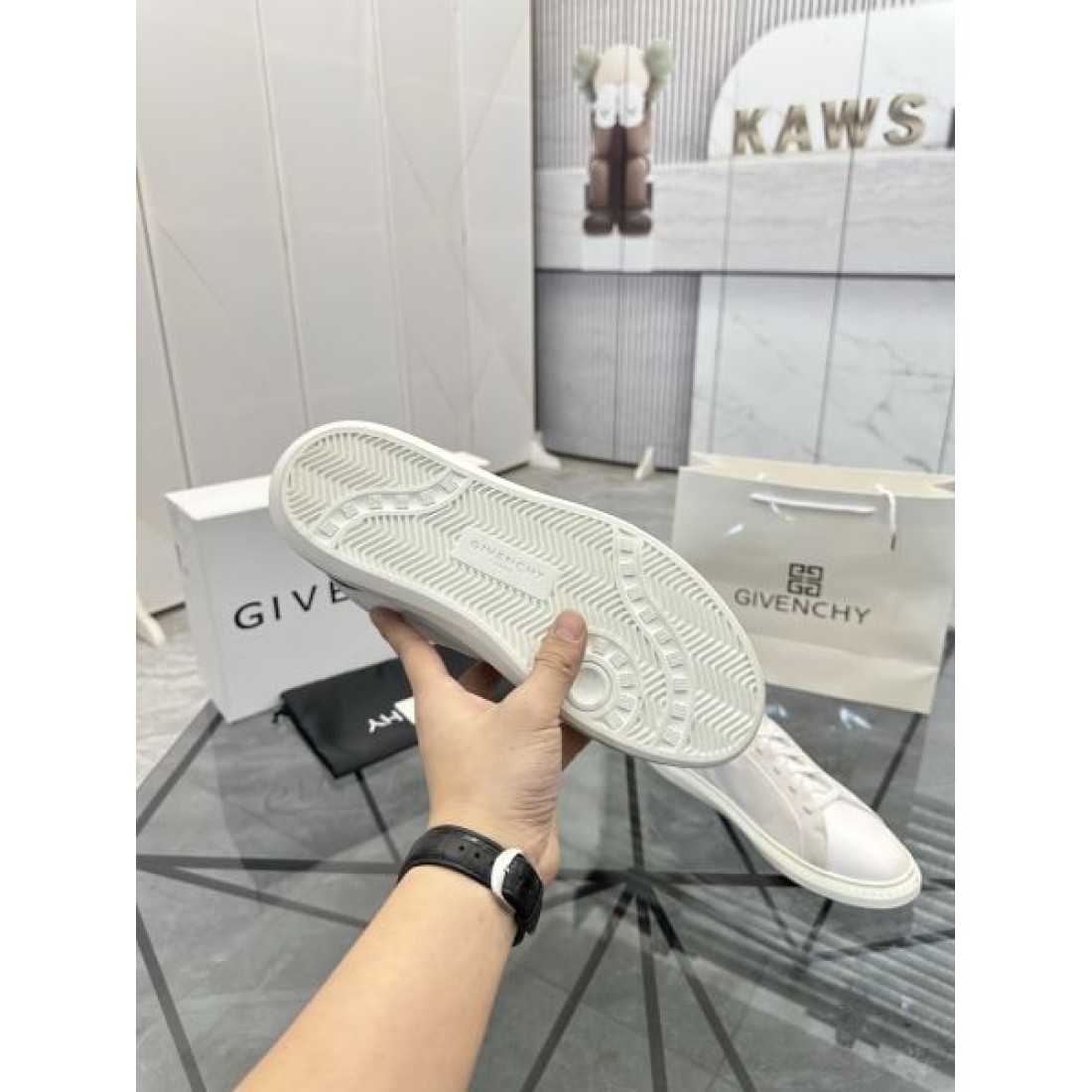 モダン スタイリッシュ GIVENCHY ジバンシィ コピー カジュアルシューズ 都会的 洗練