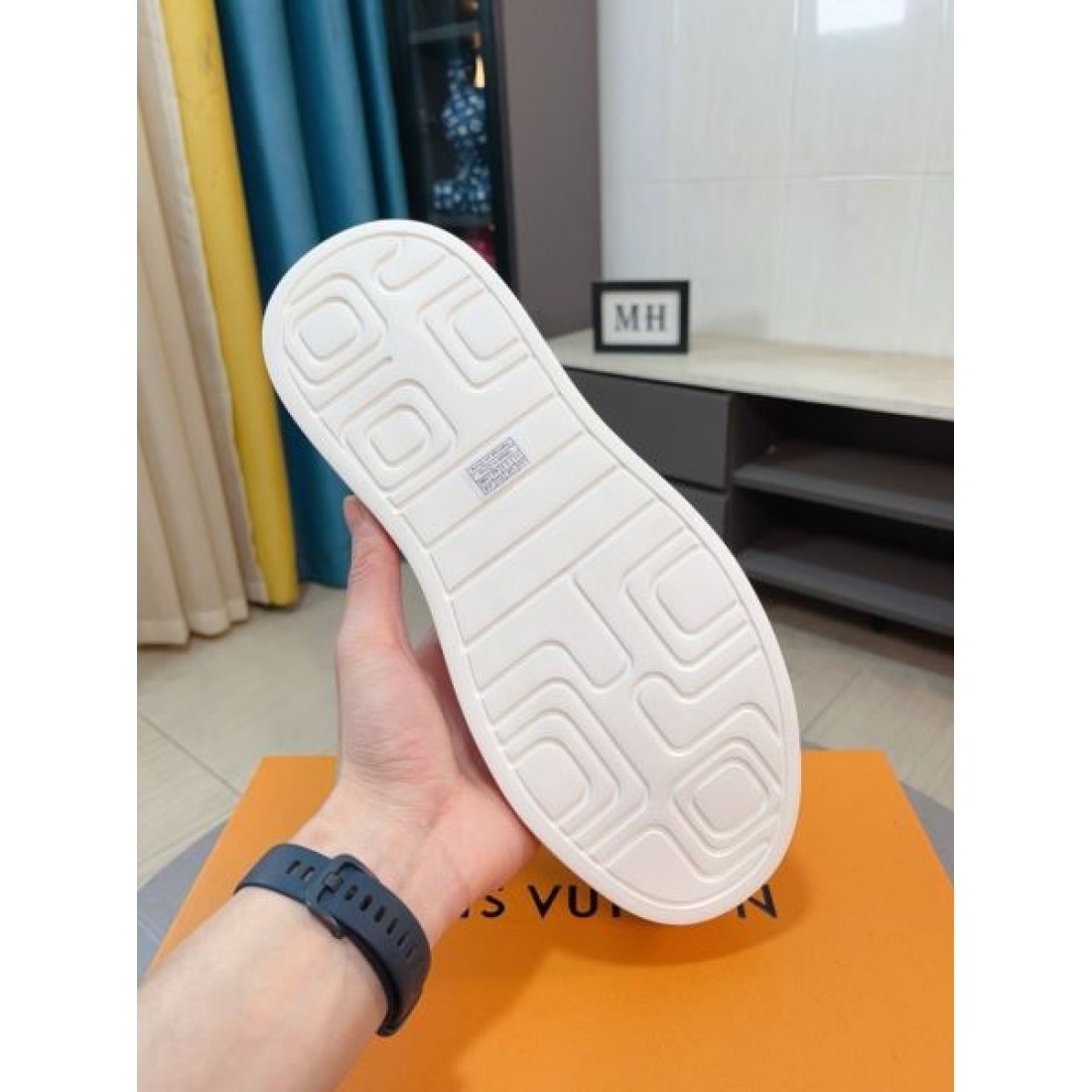 ラグジュアリー 定番 LOUIS VUITTON ルイヴィトン コピー カジュアルシューズ 上品