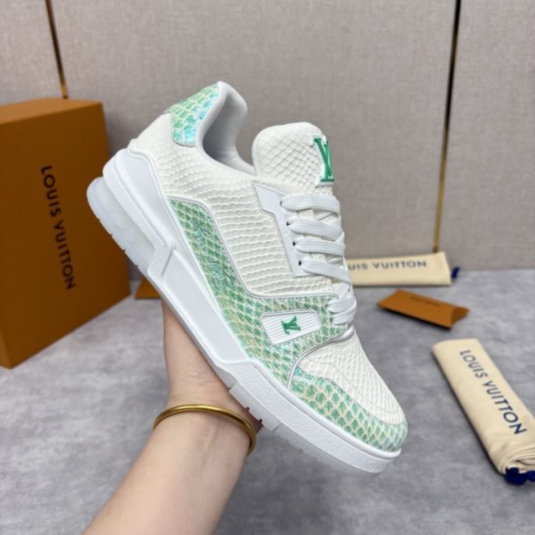 高品質 定番 LOUIS VUITTON ルイヴィトン コピー カジュアルシューズ 上品 安心感