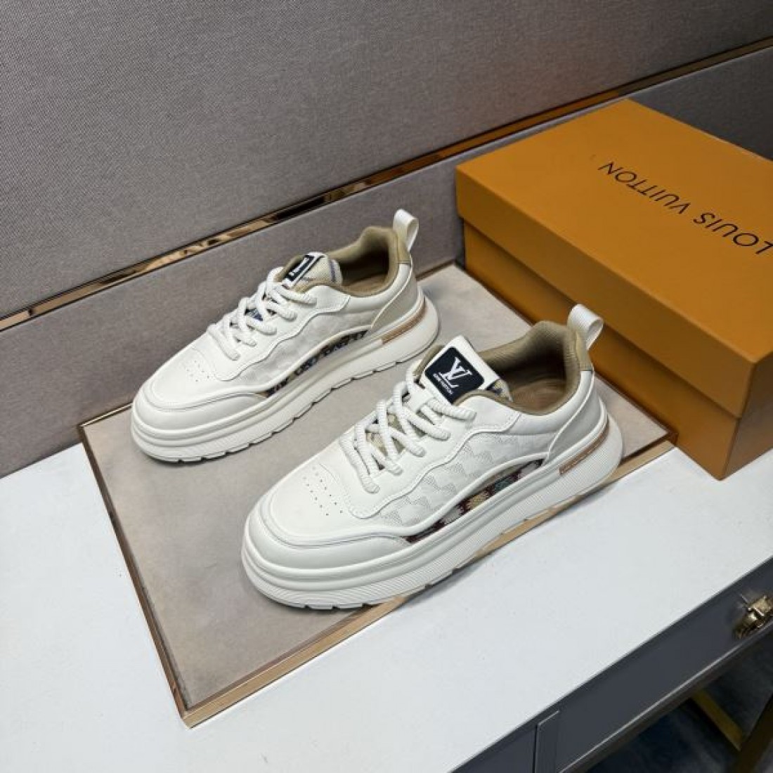 シンプル 上質 LOUIS VUITTON ルイヴィトン コピー カジュアルシューズ 落ち着き