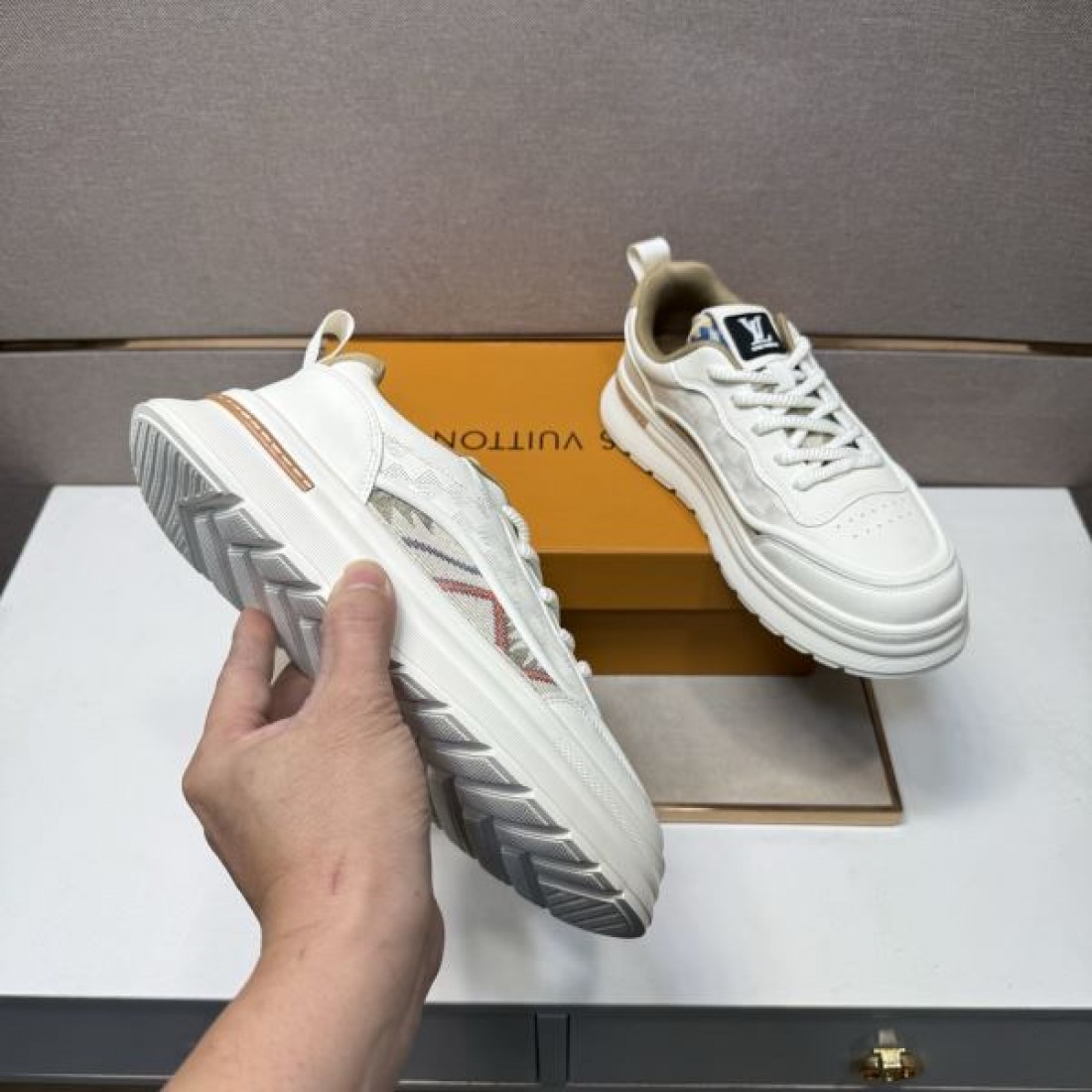 シンプル 上質 LOUIS VUITTON ルイヴィトン コピー カジュアルシューズ 落ち着き