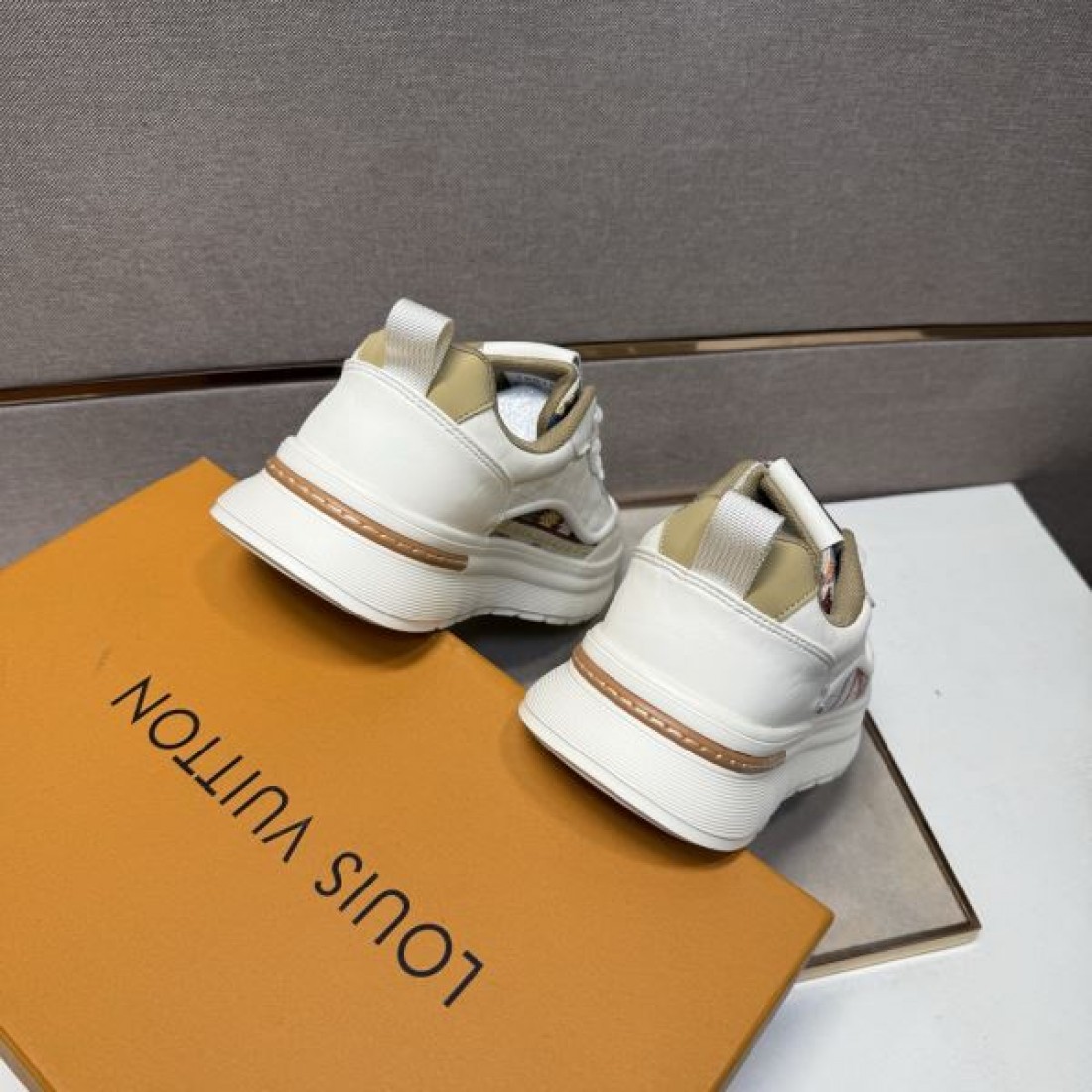 シンプル 上質 LOUIS VUITTON ルイヴィトン コピー カジュアルシューズ 落ち着き