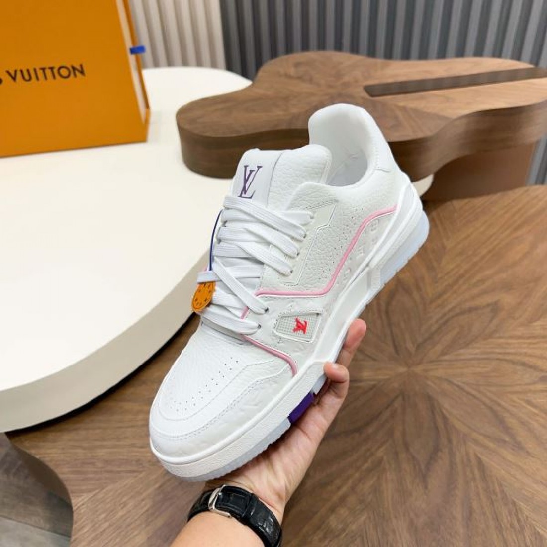 ラグジュアリー 王道 LOUIS VUITTON ルイヴィトン コピー カジュアルシューズ 上品