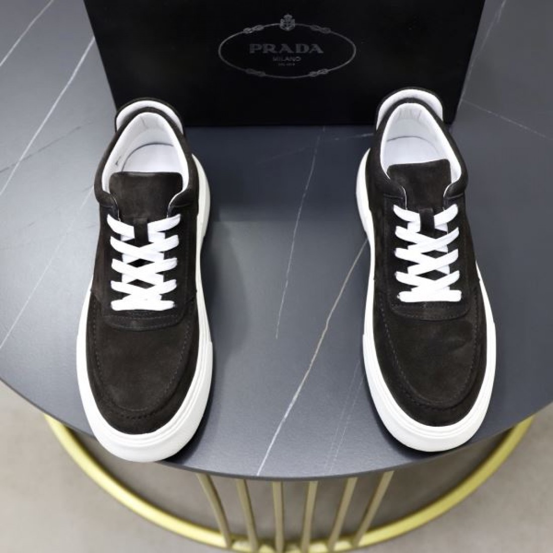 上品 定番 PRADA プラダ コピー カジュアルシューズ 高級感 人気