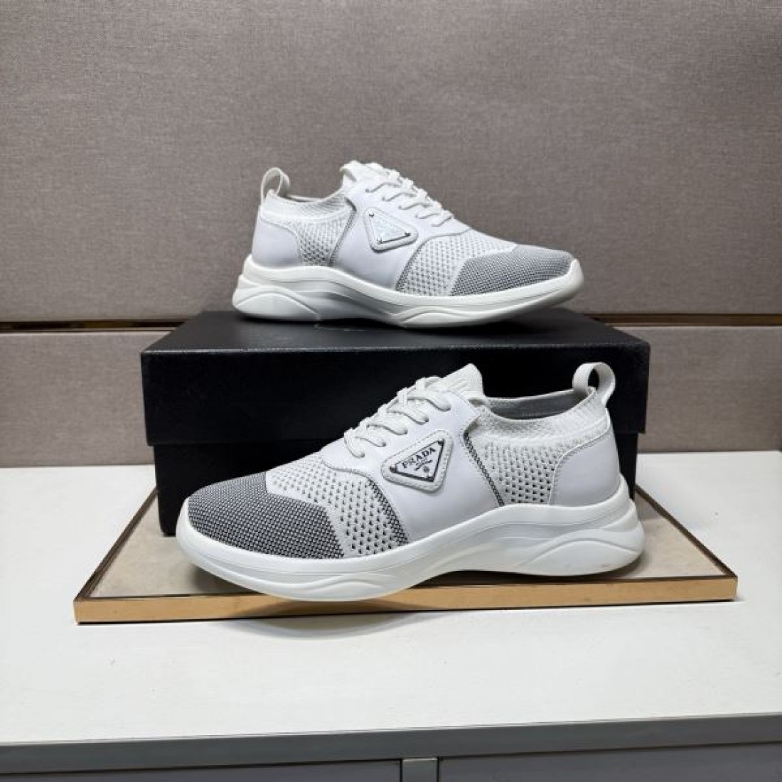 エレガント 高級感 PRADA プラダ コピー カジュアルシューズ 大人向け 上品