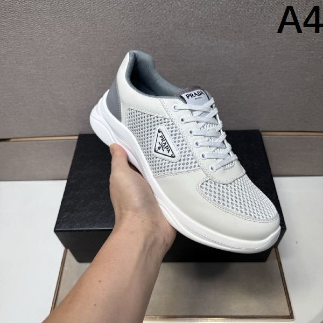 ミニマル 洗練 PRADA プラダ コピー カジュアルシューズ 都会的 上質