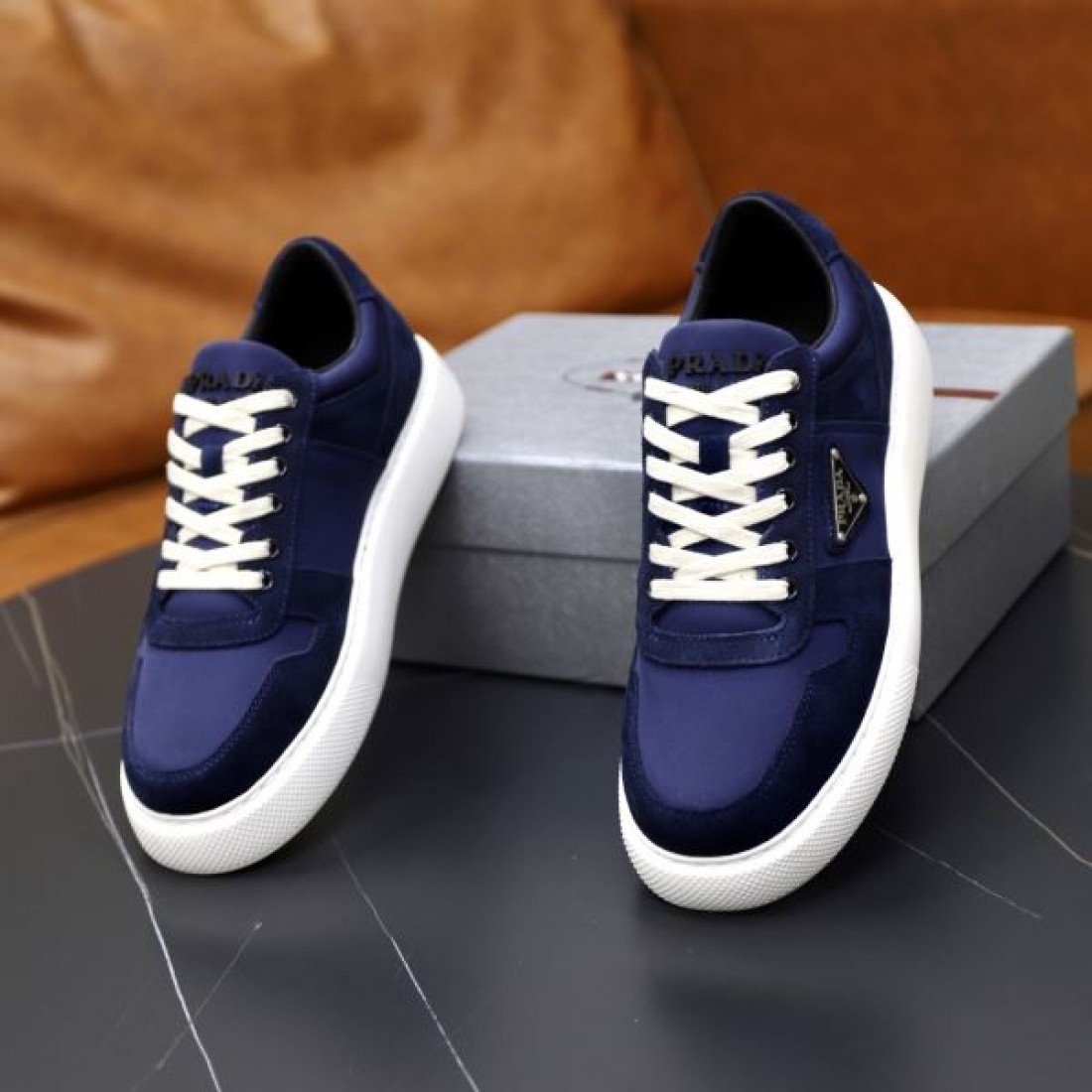 モダン 大人向け PRADA プラダ コピー カジュアルシューズ 上品 スタイリッシュ