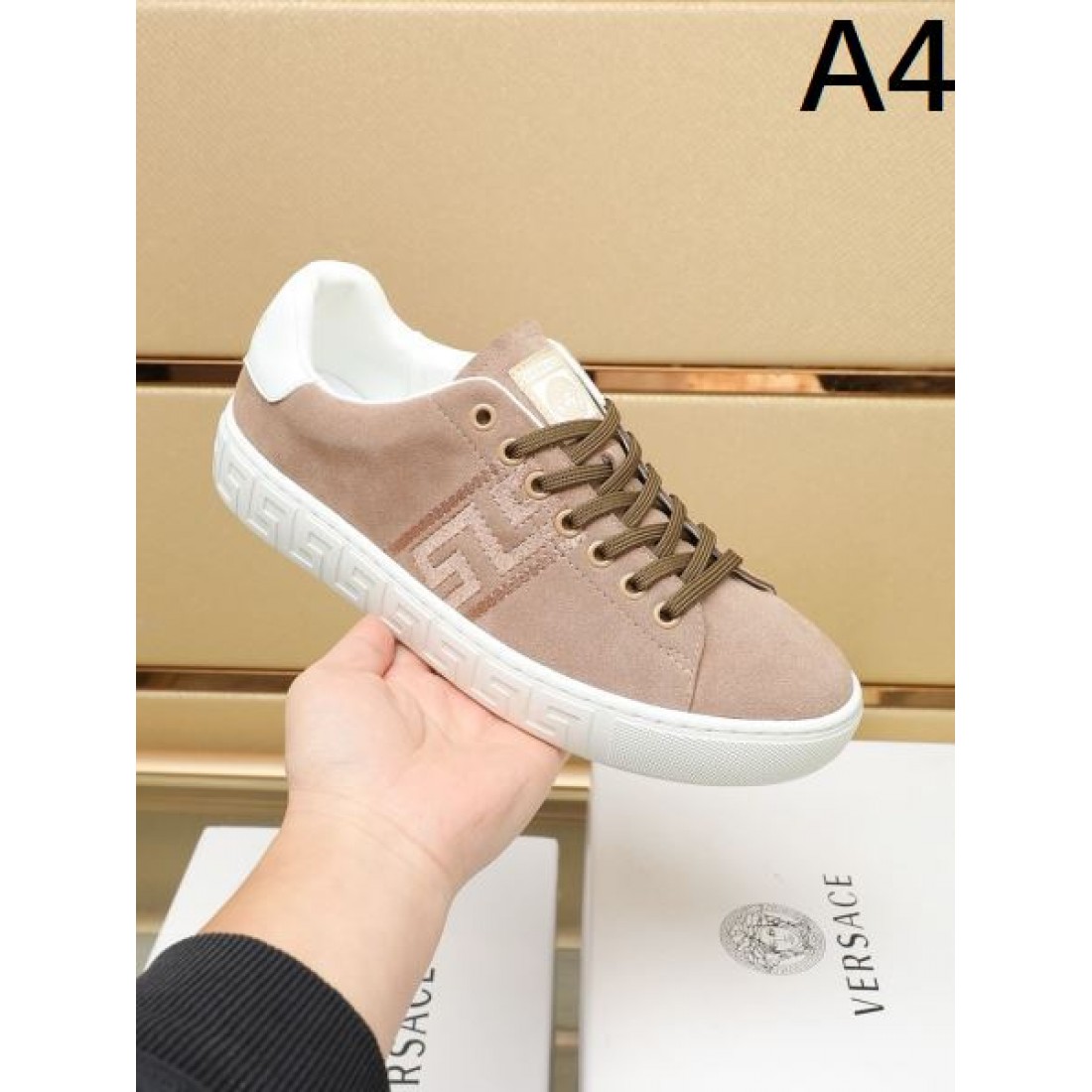  華やか 高級感 VERSACE ヴェルサーチェ コピー カジュアルシューズ 存在感