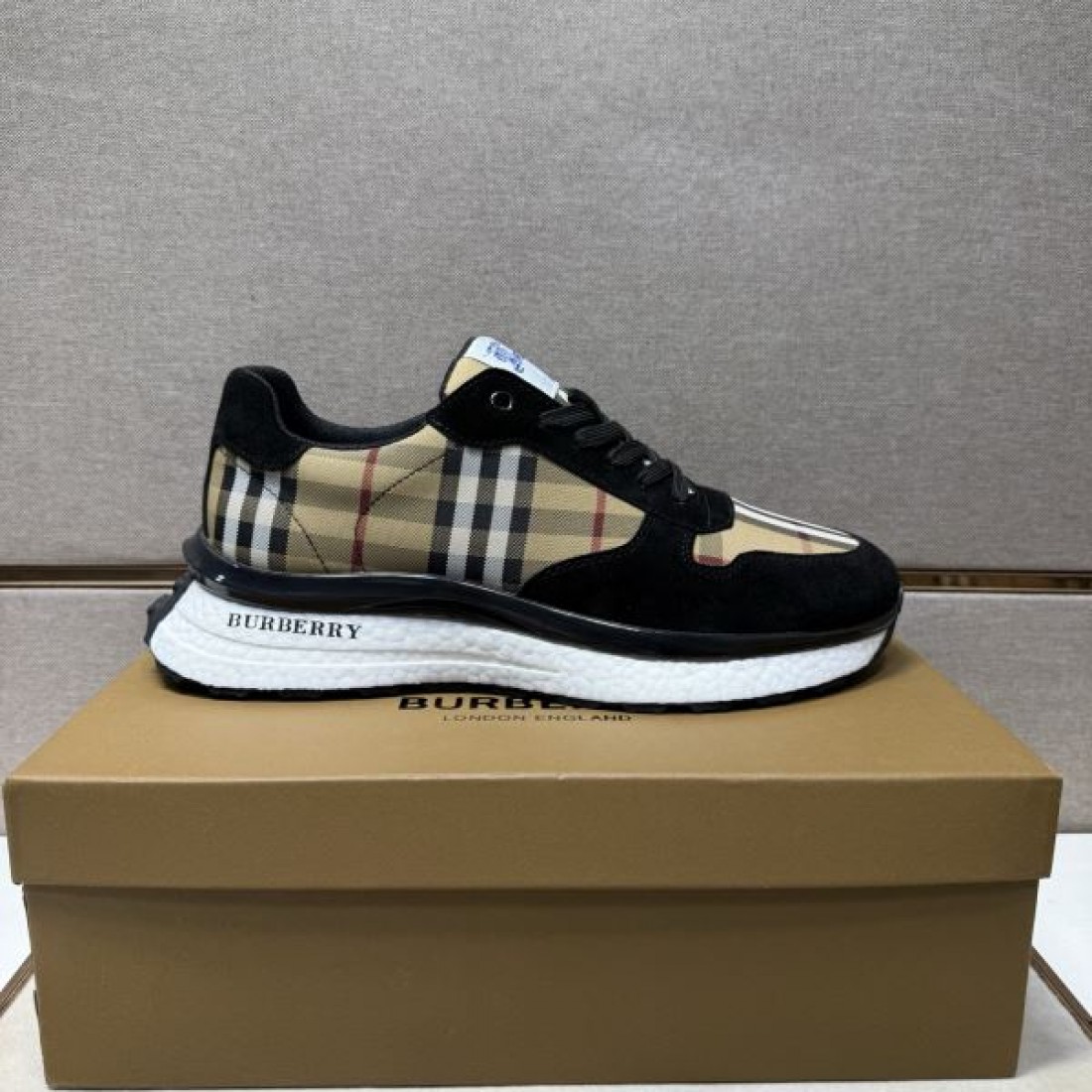 上品 高級感 BURBERRY バーバリー コピー スニーカー 定番 洗練