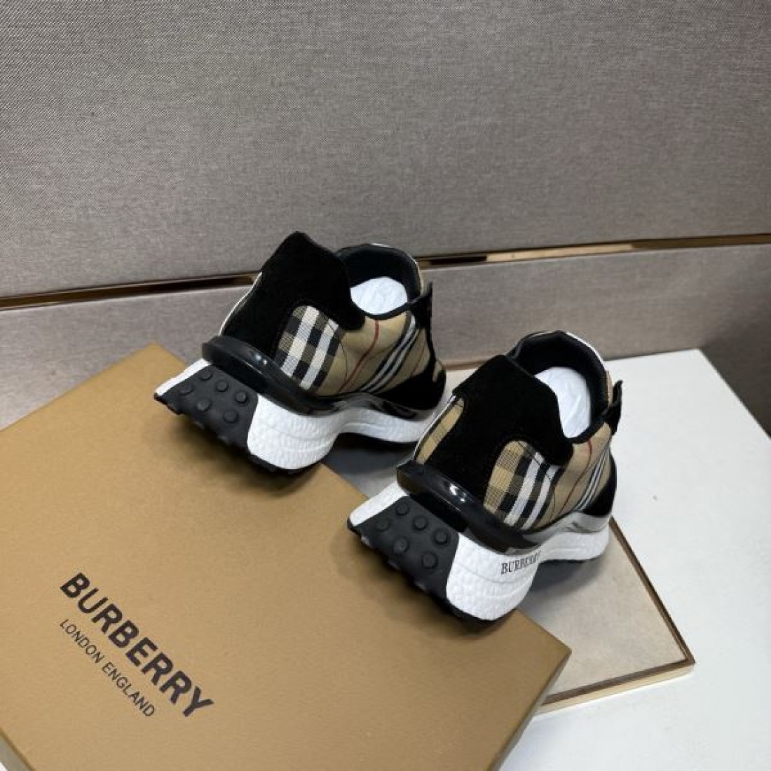 上品 高級感 BURBERRY バーバリー コピー スニーカー 定番 洗練