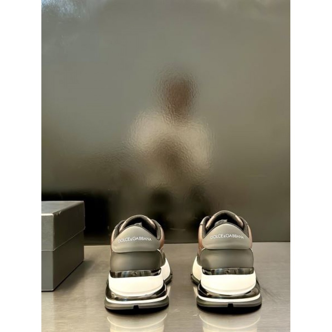  モダン 高級感 DOLCE＆GABBANA ドルチェ＆ガッバーナ コピー スニーカー 存在感 洗練
