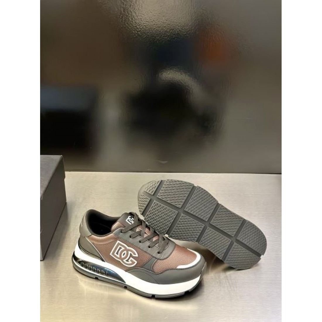  モダン 高級感 DOLCE＆GABBANA ドルチェ＆ガッバーナ コピー スニーカー 存在感 洗練