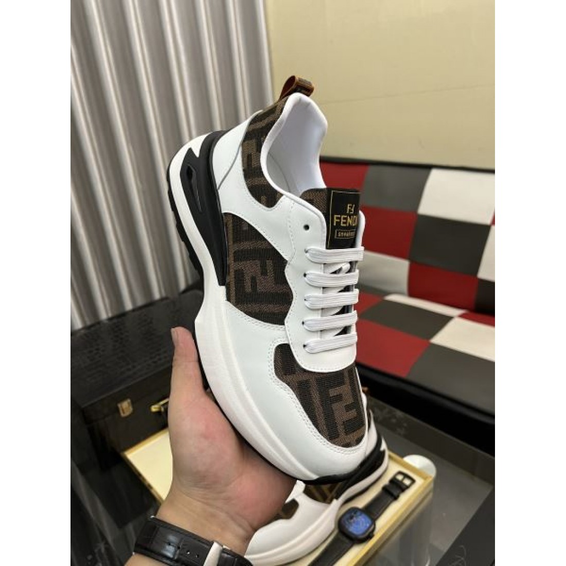 モダン 高級感 FENDI フェンディ コピー スニーカー 洗練 上品