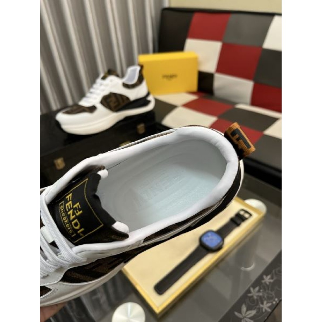 モダン 高級感 FENDI フェンディ コピー スニーカー 洗練 上品