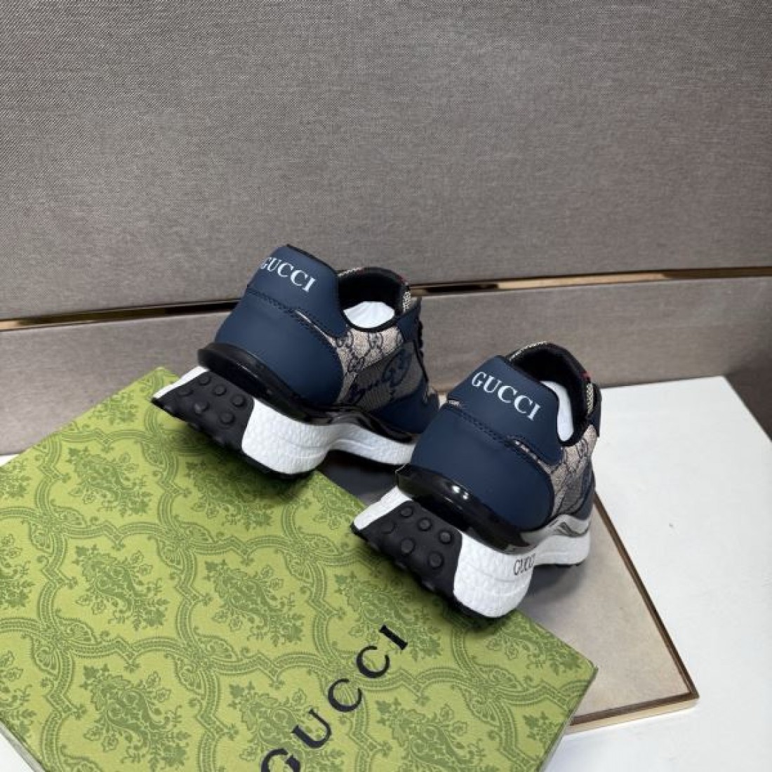  シンプル 高品質 GUCCI グッチ コピー スニーカー 上品 落ち着き