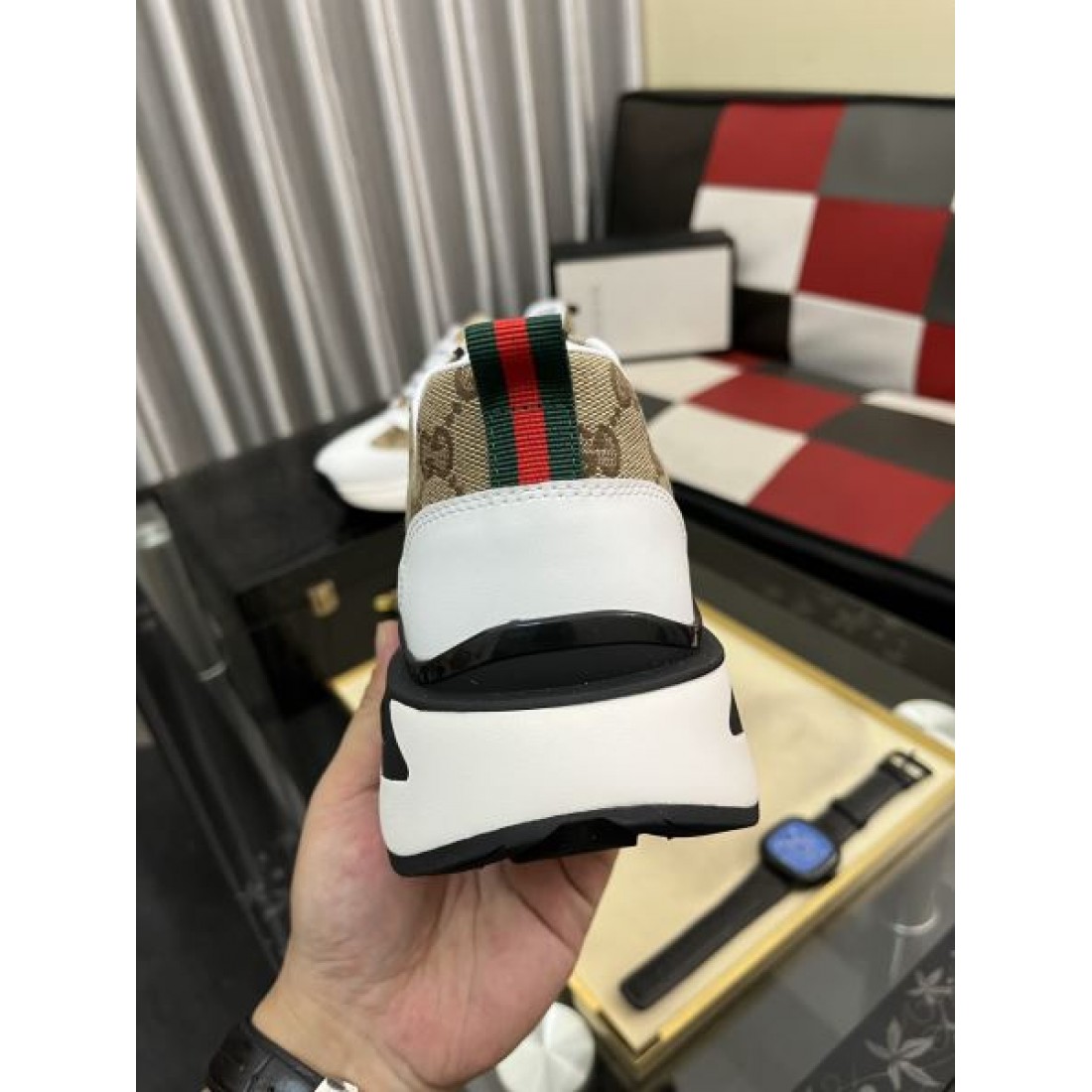 ラグジュアリー 王道 GUCCI グッチ コピー スニーカー 存在感 洗練