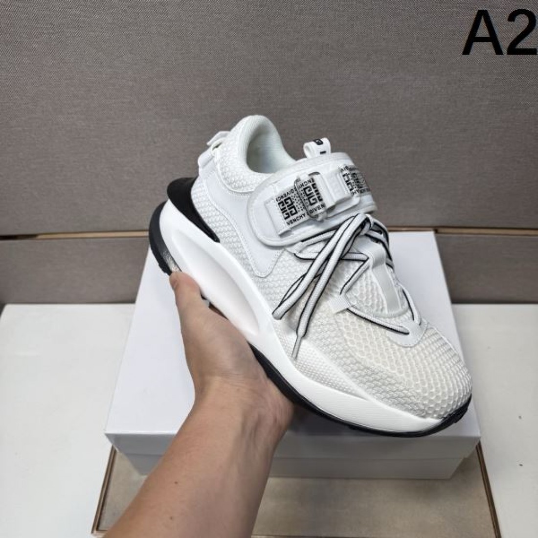 モダン スタイリッシュ GIVENCHY ジバンシィ コピー スニーカー 都会的 洗練