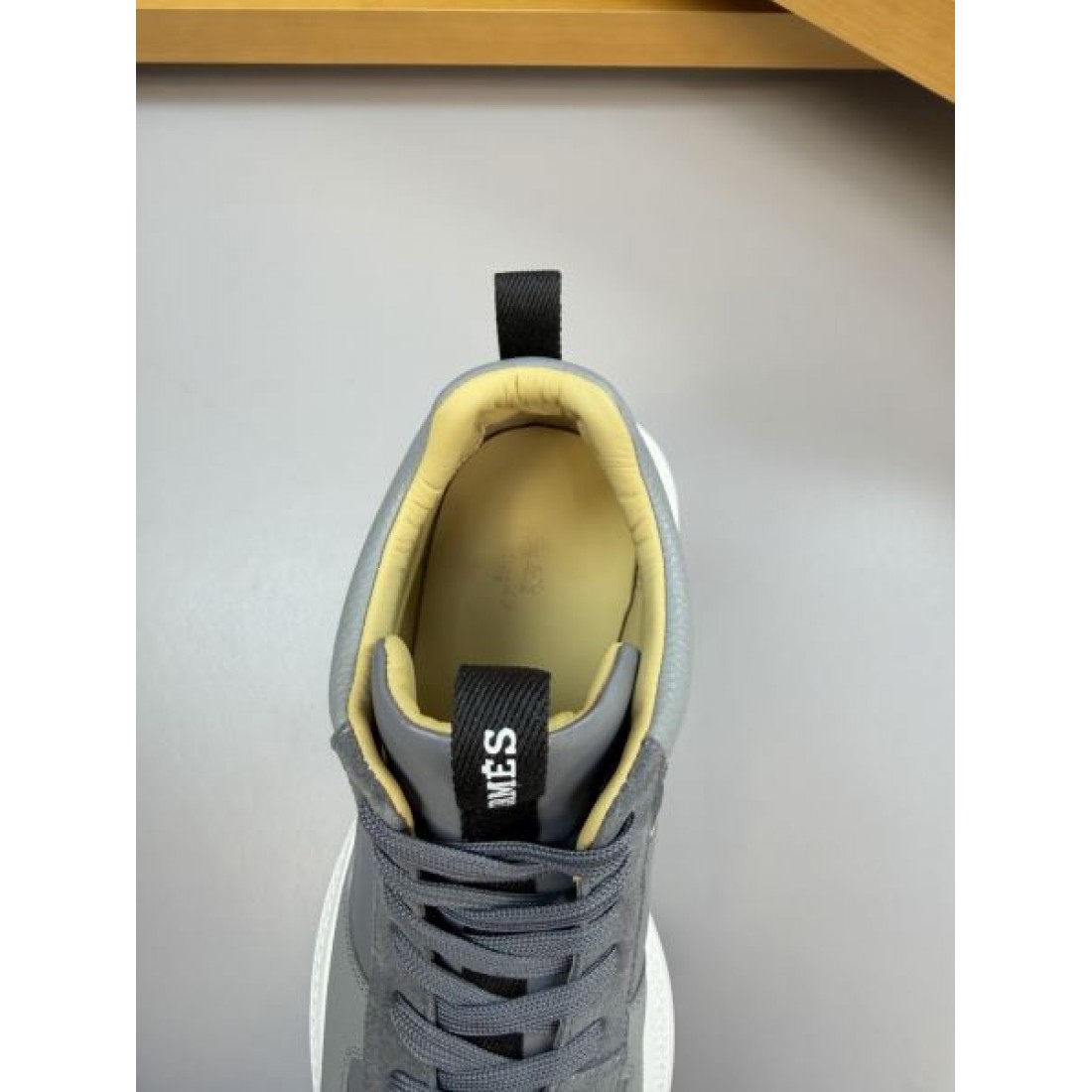 上品 エレガント HERMES エルメス コピー スニーカー 洗練 高級感