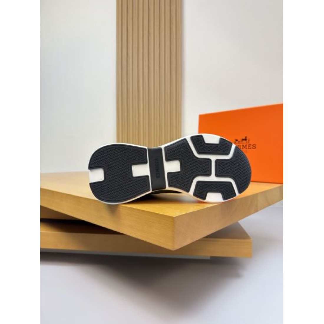 上品 エレガント HERMES エルメス コピー スニーカー 洗練 高級感