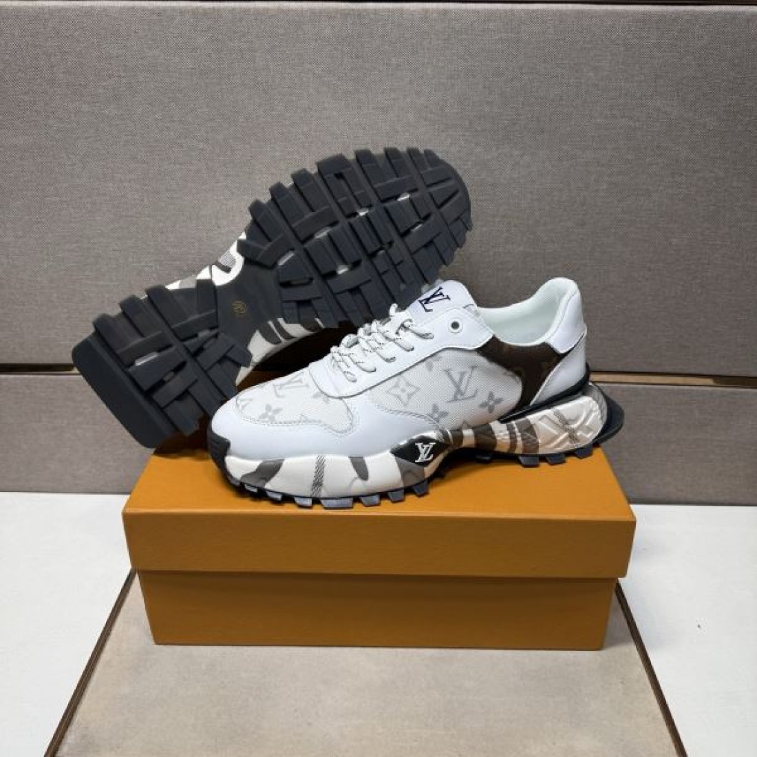 ラグジュアリー 王道 LOUIS VUITTON ルイヴィトン コピー スニーカー 上品 人気