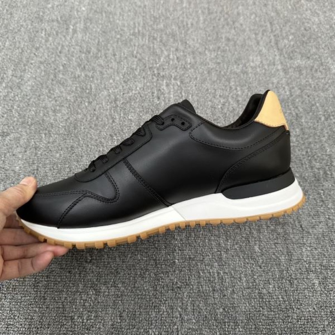 上質 高級感 LOUIS VUITTON ルイヴィトン コピー スニーカー 洗練 定番