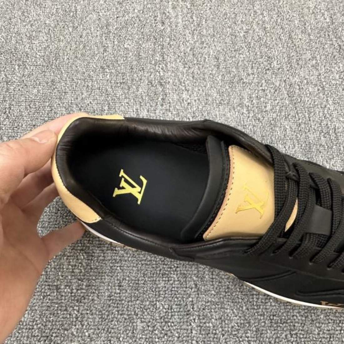 上質 高級感 LOUIS VUITTON ルイヴィトン コピー スニーカー 洗練 定番