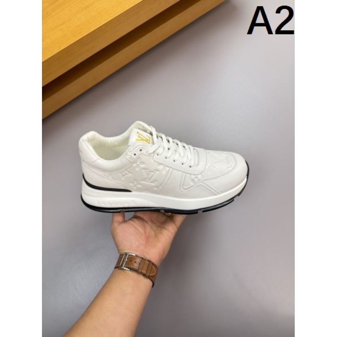  ラグジュアリー 王道 LOUIS VUITTON ルイヴィトン コピー スニーカー 安定感 人気