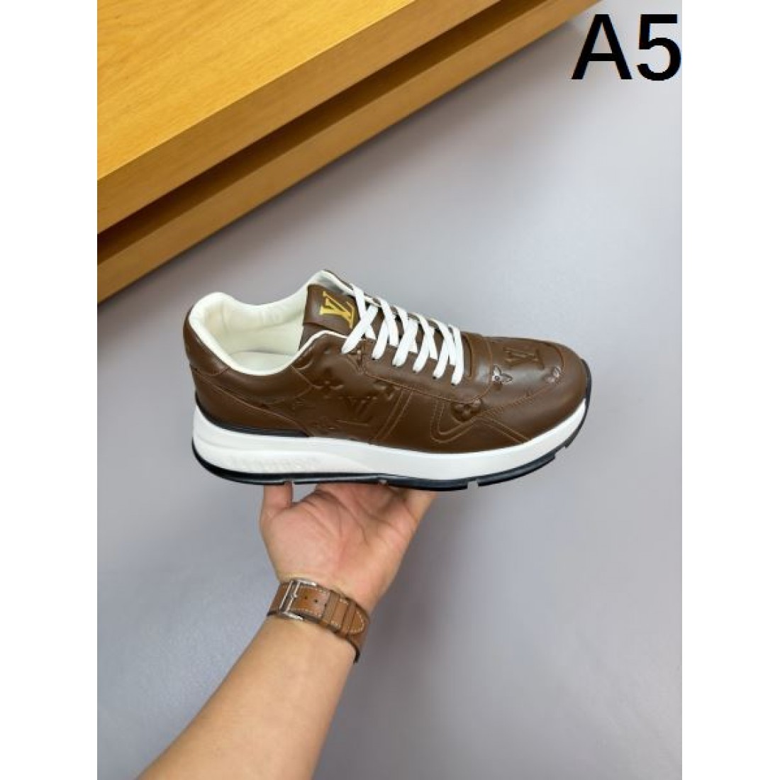  ラグジュアリー 王道 LOUIS VUITTON ルイヴィトン コピー スニーカー 安定感 人気