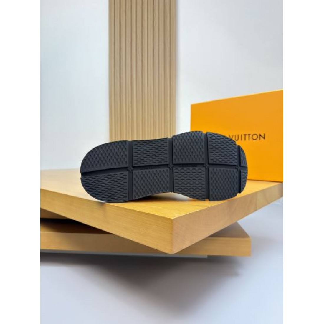  ラグジュアリー 王道 LOUIS VUITTON ルイヴィトン コピー スニーカー 安定感 人気