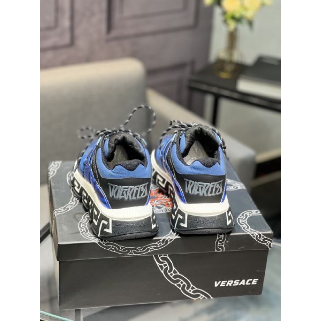 重厚感 ラグジュアリー VERSACE ヴェルサーチェ コピー スニーカー 華やか インパクト
