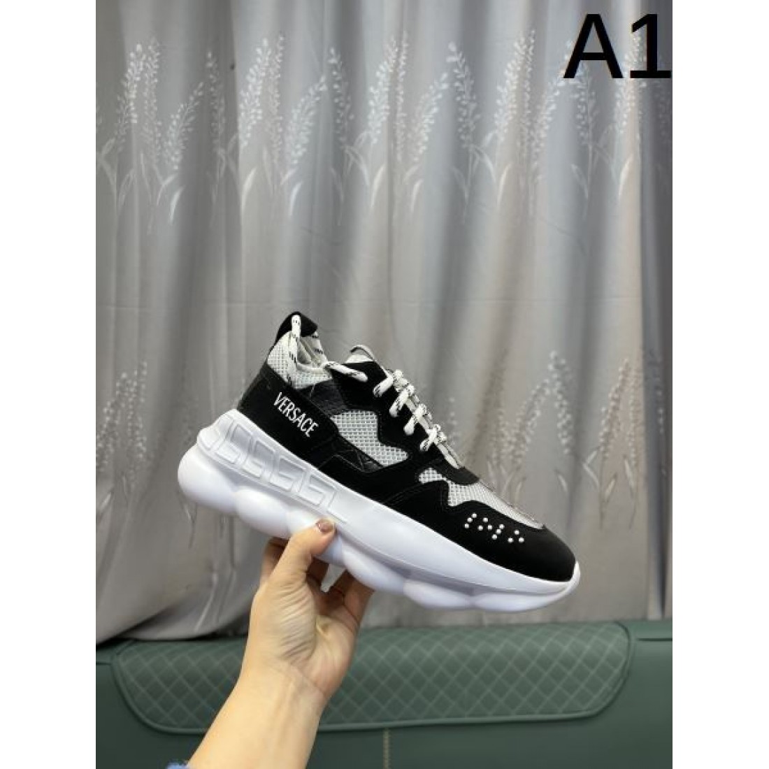 モダン 上質 VERSACE ヴェルサーチェ コピー スニーカー 大人向け エレガント