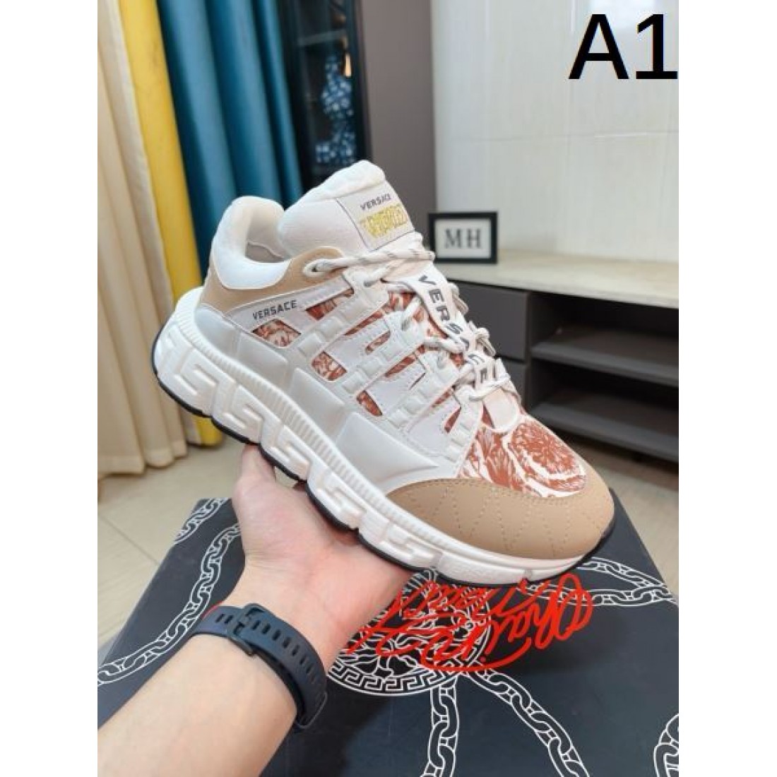 スタイリッシュ 高級感 VERSACE ヴェルサーチェ コピー スニーカー 洗練 存在感