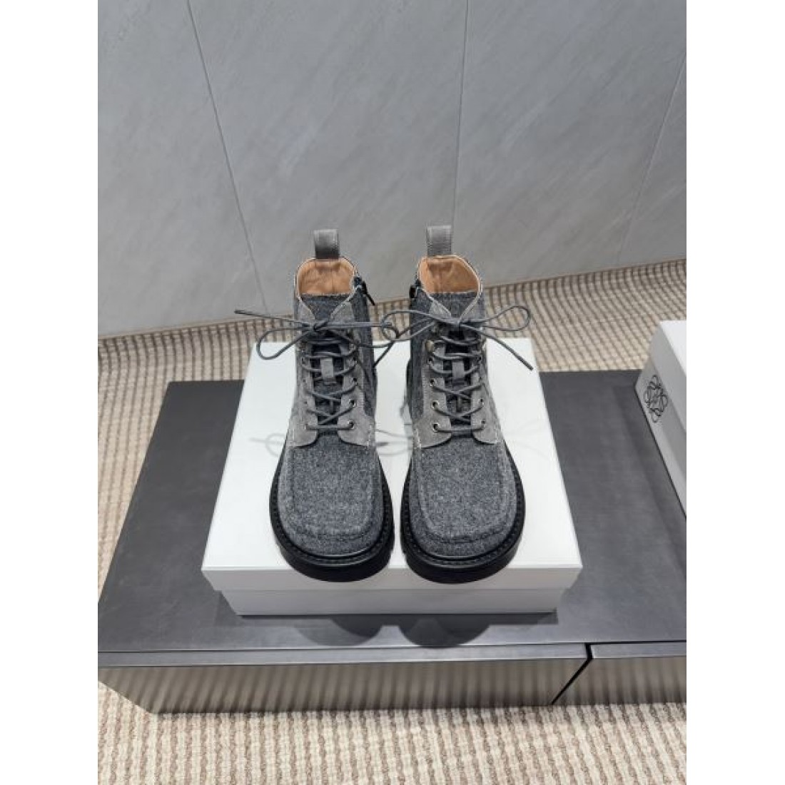 上質 落ち着き LOEWE ロエベ スーパーコピー ブーツ シンプル 洗練