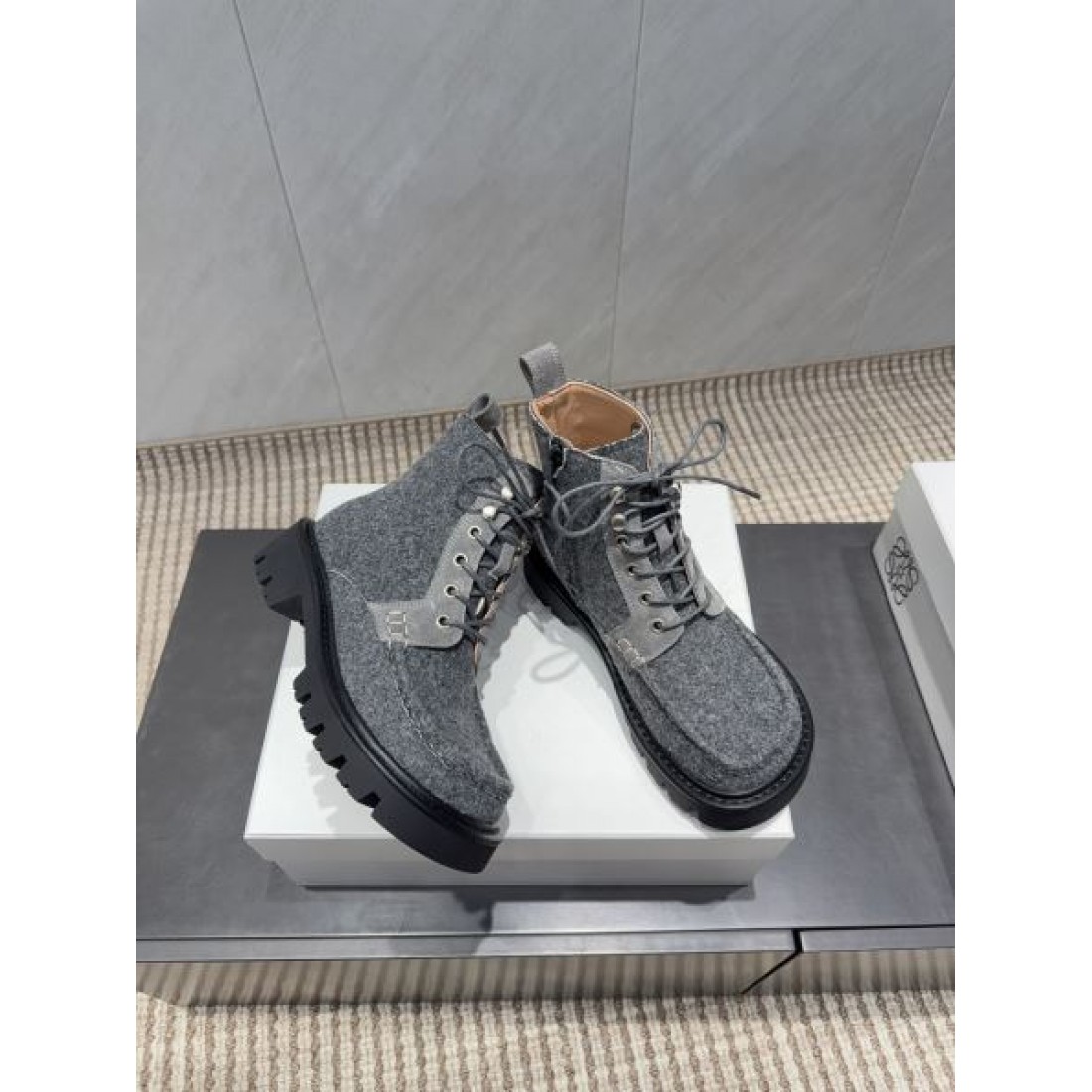 上質 落ち着き LOEWE ロエベ スーパーコピー ブーツ シンプル 洗練