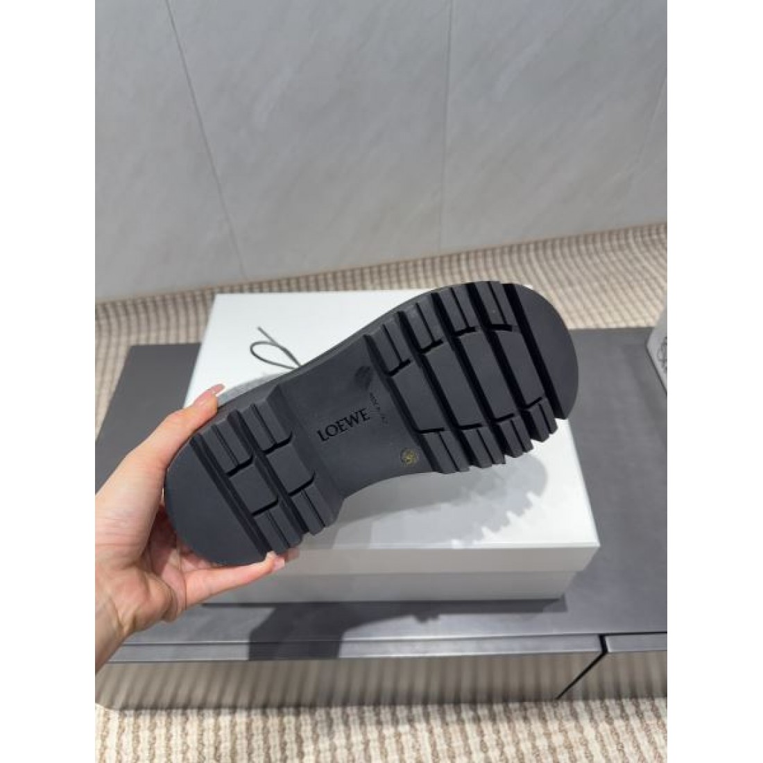 上質 落ち着き LOEWE ロエベ スーパーコピー ブーツ シンプル 洗練
