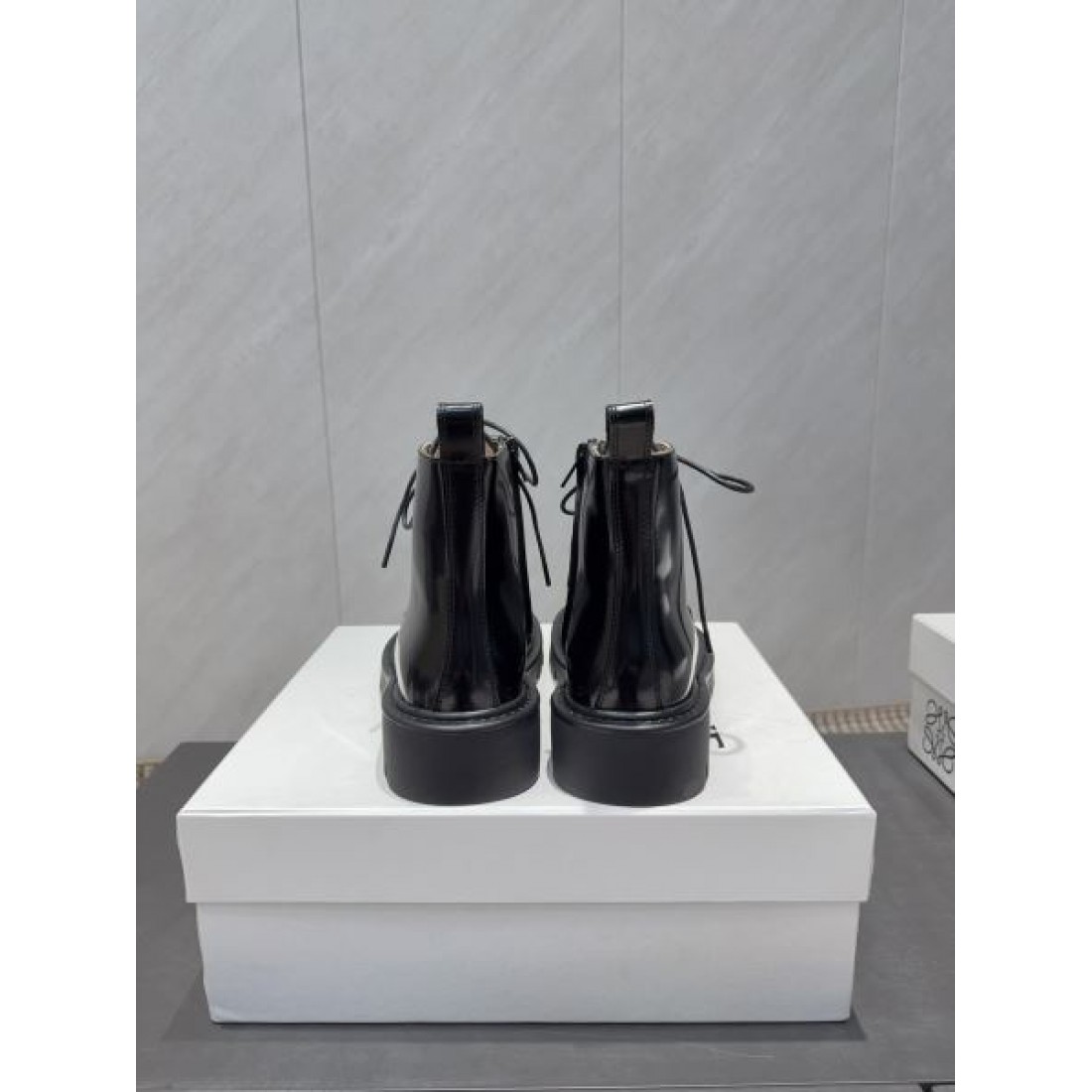 ミニマル 上品 LOEWE ロエベ スーパーコピー ブーツ 洗練 大人向け